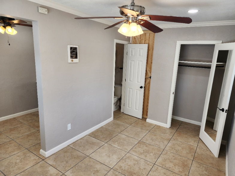 Building Photo - 721 S Pine St