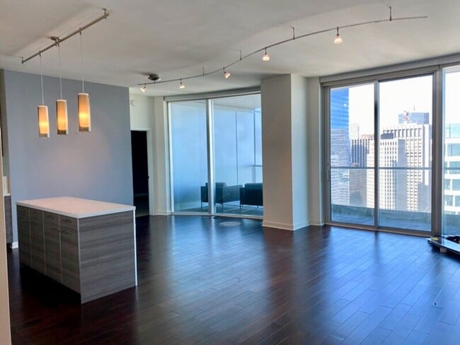 Building Photo - 2BR/2BA 41th Floor at Infinity! VIEWS! Hug...