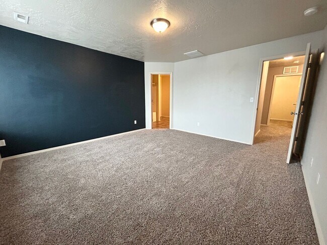Building Photo - Modern Layout, Private Backyard, Prime Location |3 bed 2.5 bath Home in Nampa