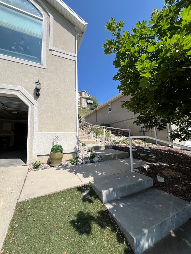 Building Photo - 1383 S Slate Canyon Dr