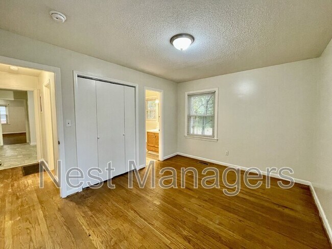 Building Photo - 3533 Furman Dr