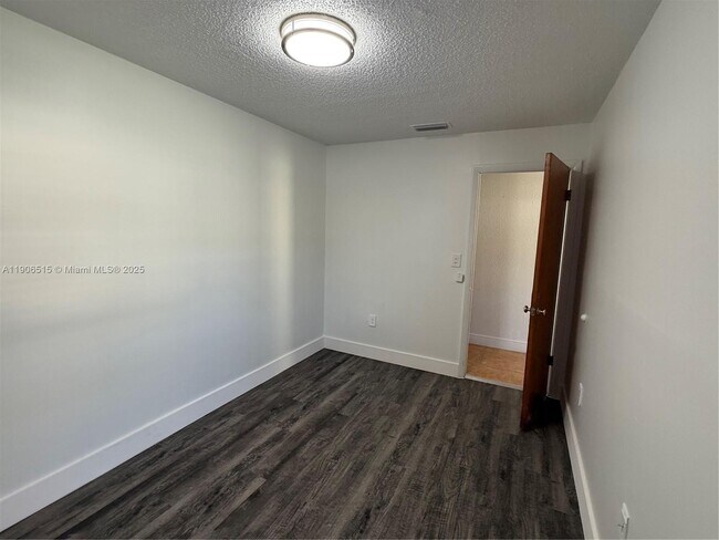 Building Photo - 1048 NW 32nd Pl