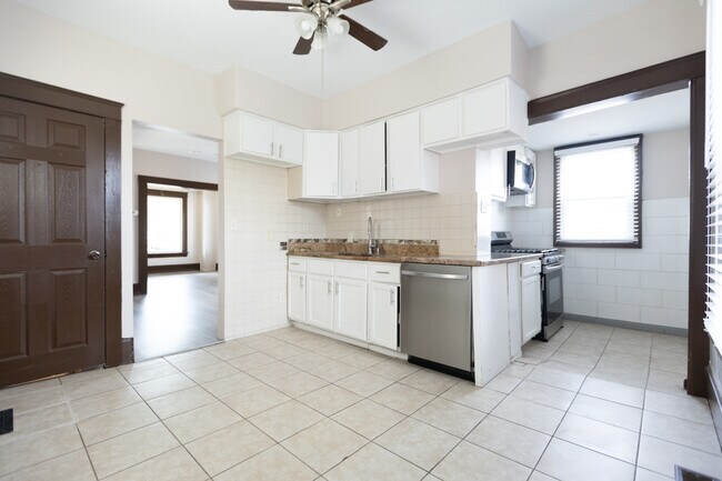 Building Photo - 1001 4th Ave