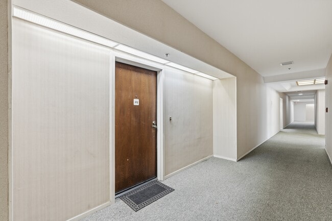 Building Photo - 2559 Plaza del Amo