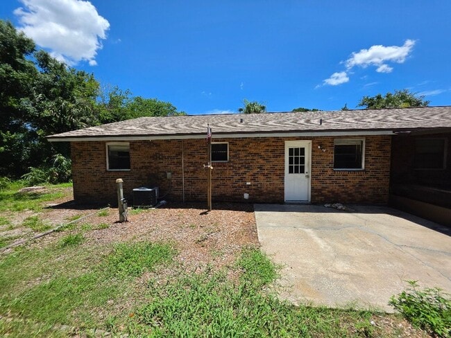 Building Photo - 2 Bedroom 2 Bathroom Edgewater Home