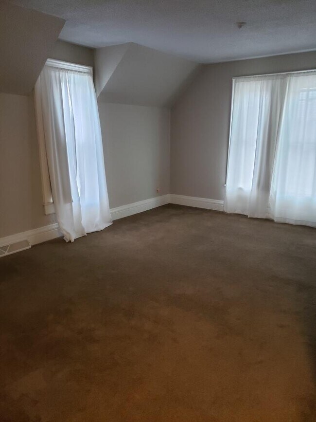 Living Room-southwest - 601 45th St