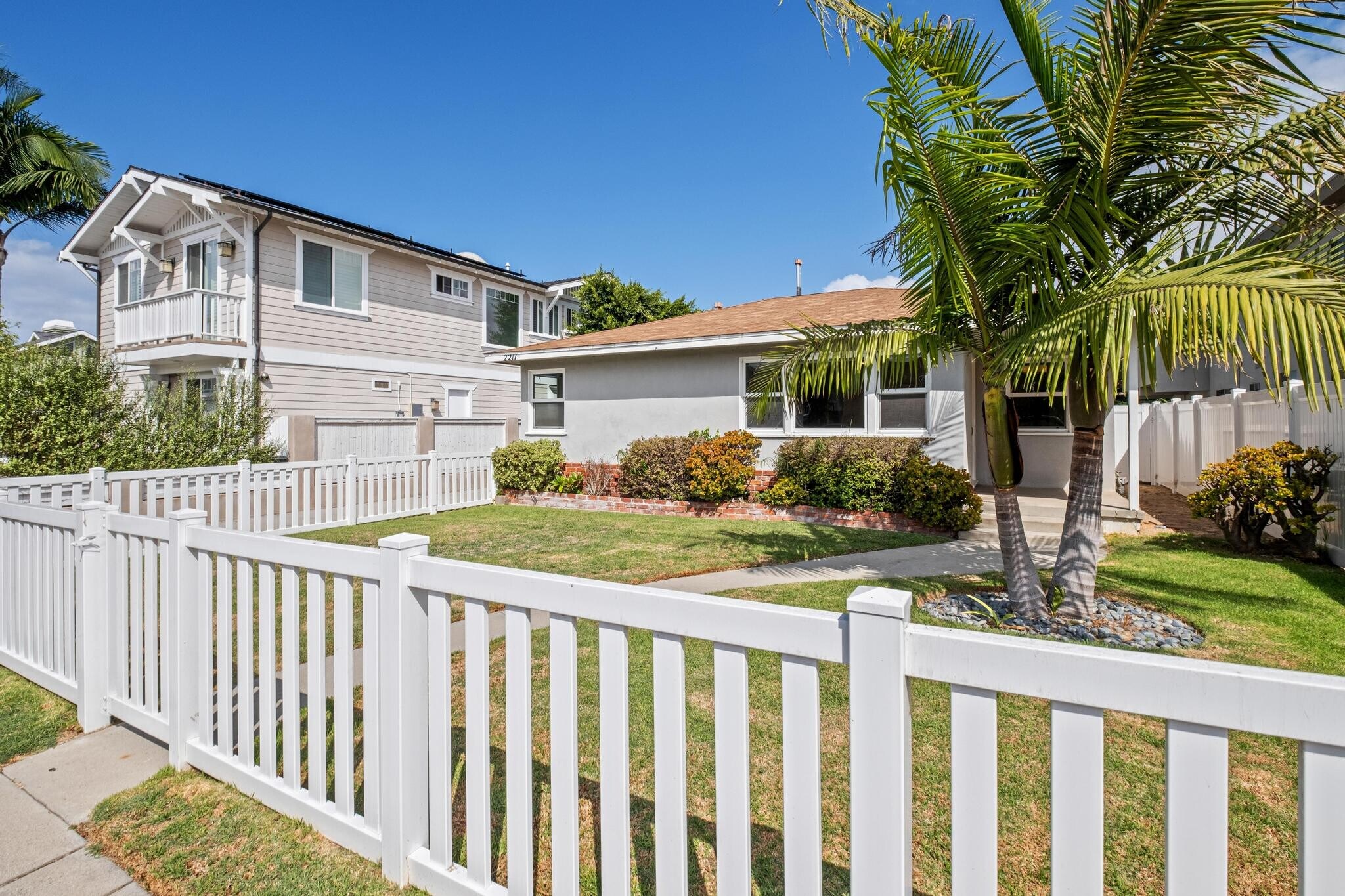 Building Photo - 2211 Nelson Ave