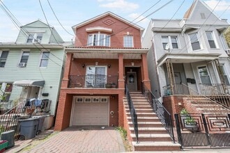 Building Photo - 239 Baldwin Ave