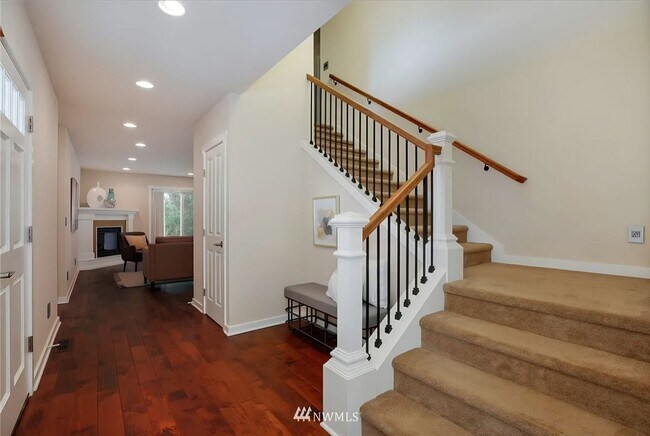 Building Photo - Spacious 5 bedroom home in desirable North Seattle Location!