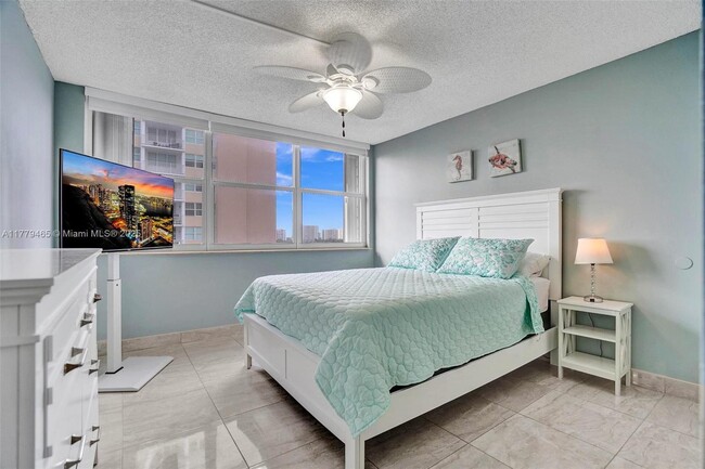 Building Photo - 1400 S Ocean Dr