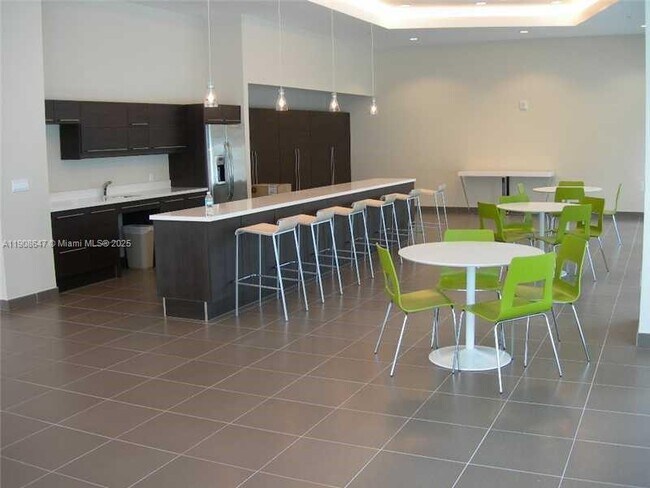 Building Photo - 1111 SW 1st Ave