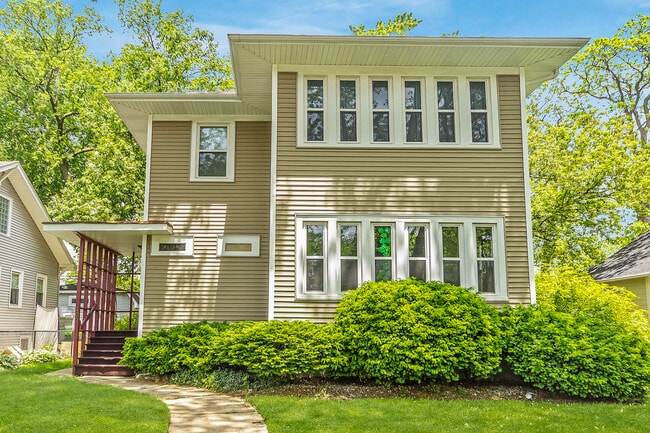 Building Photo - 100 Belle Plaine Ave