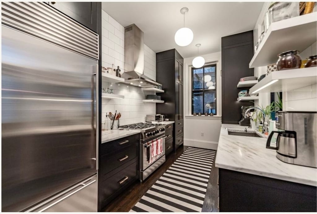 Building Photo - 22 Joy St