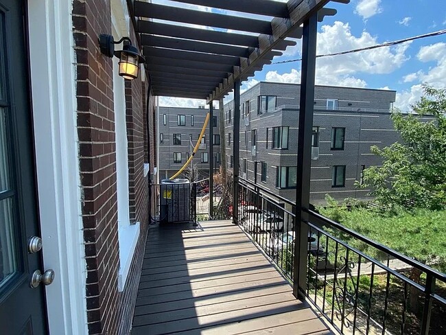 Building Photo - Olive Duplex