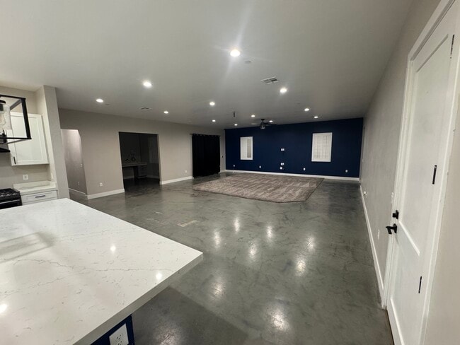 Building Photo - 6111 Meisenheimer Ave
