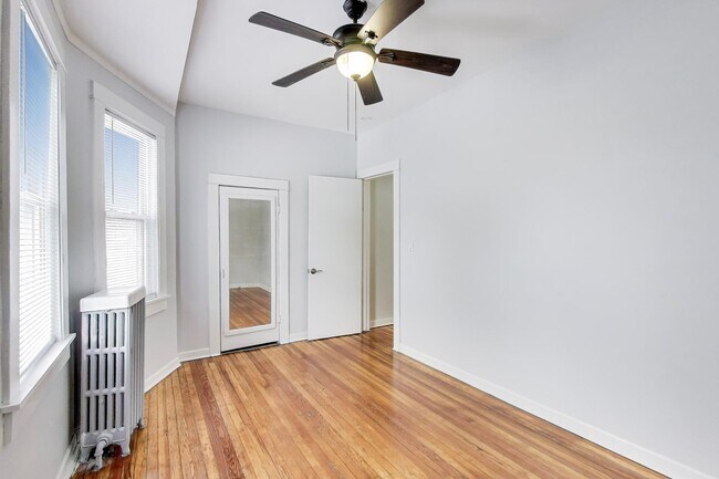 Building Photo - 1638 Oakwood Ave