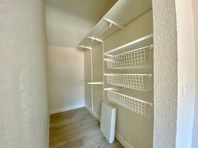 Building Photo - 1407 Vale Ave