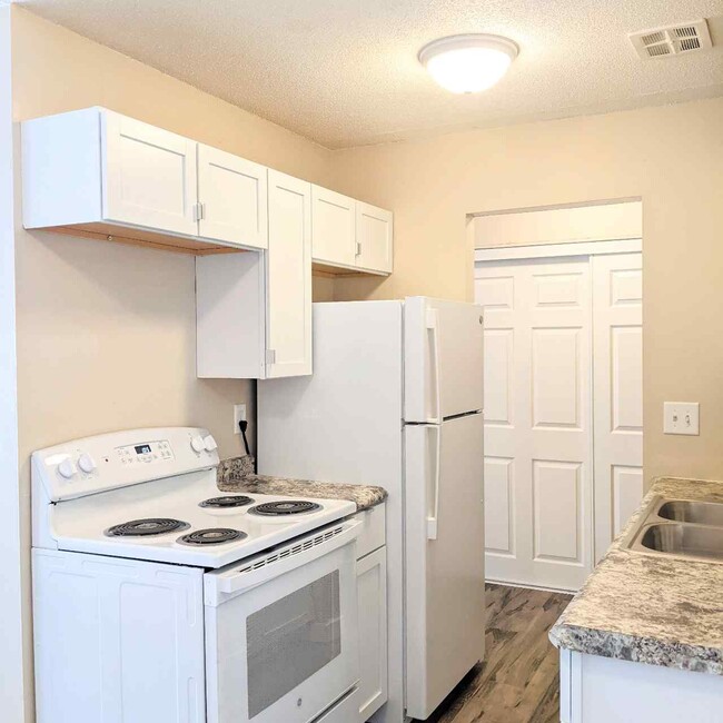 1 BR, 1 BA Kitchen - Phalen Village