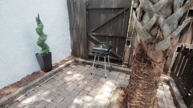 Building Photo - Beautiful  Furnished 1/1 condo x Rent  in Winter Park Next to Full Sail University !