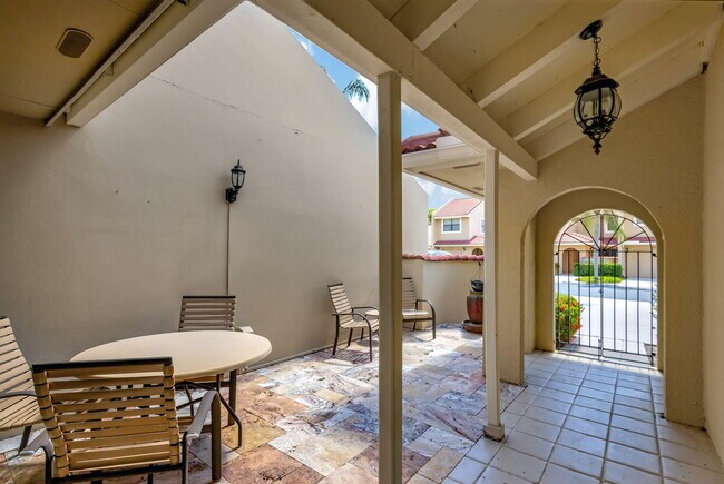 Building Photo - 807 Windermere Way