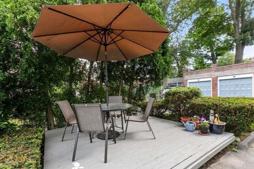 Building Photo - 27 Dix St