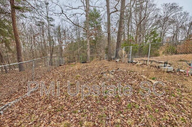 Building Photo - 573 Singing Pines Rd