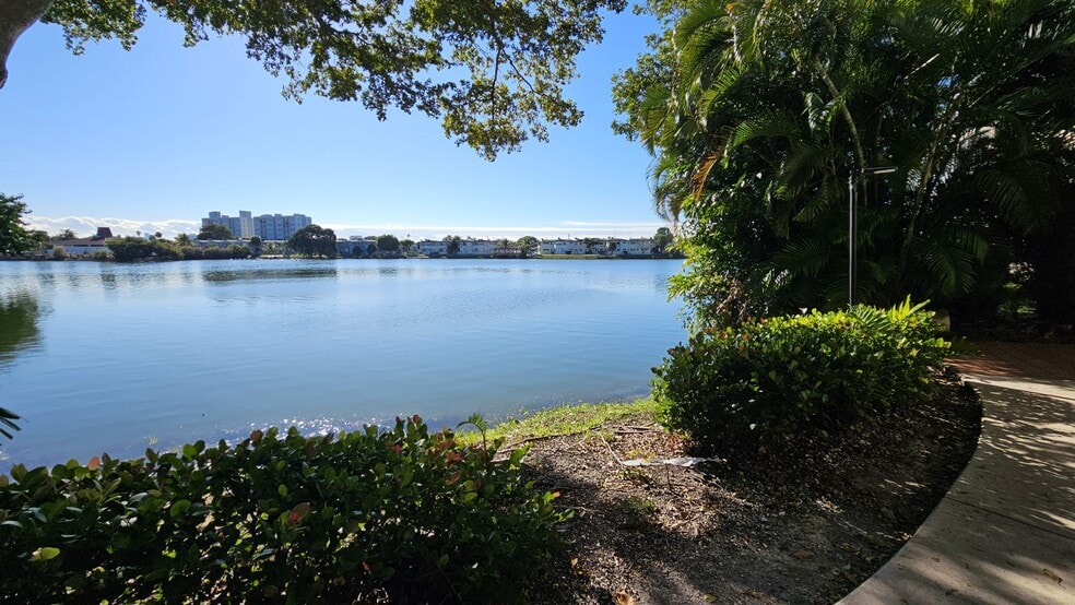 Building Photo - 1670 NE 191st St