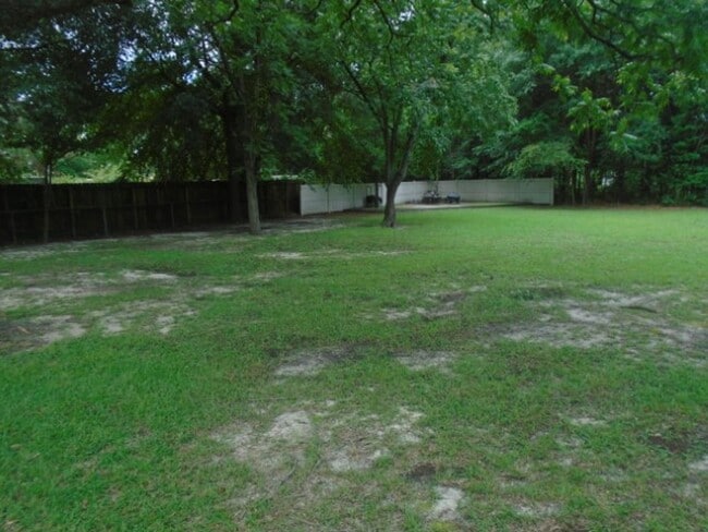 Building Photo - Plenty of Space in Hope Mills! $1050/month!