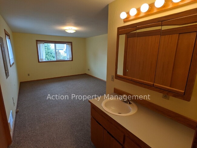 Building Photo - 2 bed + 1 office, 2 bathrooms, in Sequim