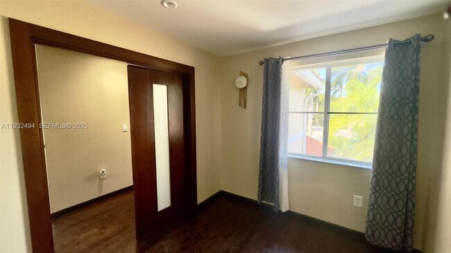 Building Photo - 1094 Redwood St