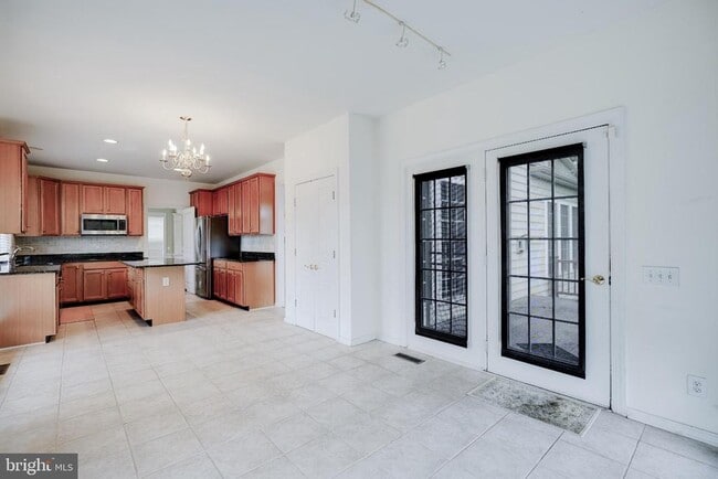 Building Photo - 15 Ridings Way