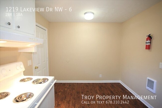 Building Photo - 1219 Lakeview Dr NW