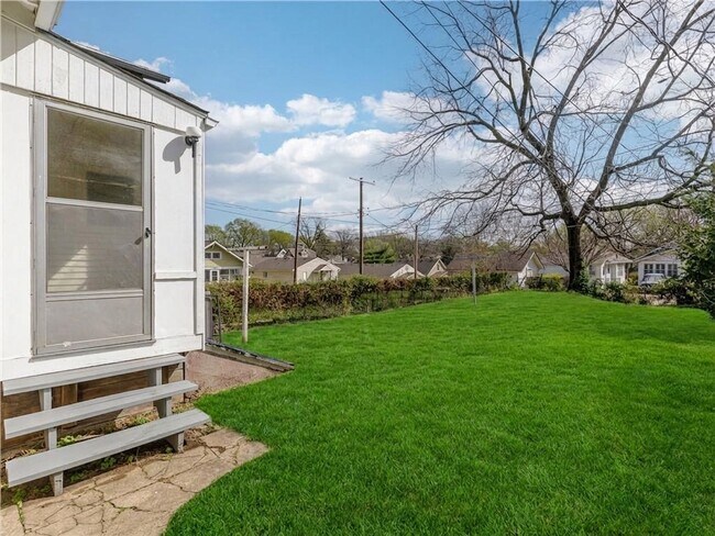 Building Photo - Charming Renovated 2 Bedroom Bungalow