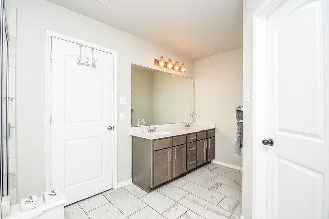 Building Photo - 12234 Chestnut Clearing Trail