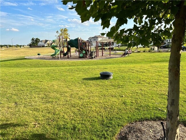 Building Photo - 221 Arabian Colt Dr