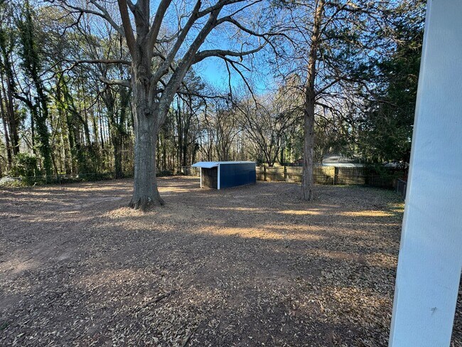 Building Photo - Available to Show