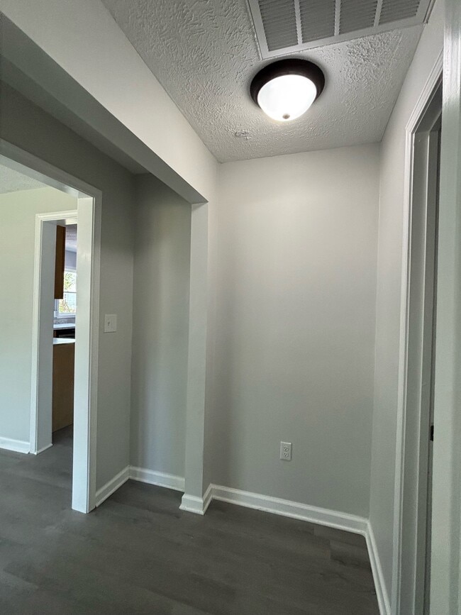 Building Photo - 211 Gertrude St