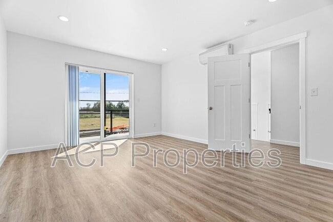 Building Photo - 1318 Bradley Ct