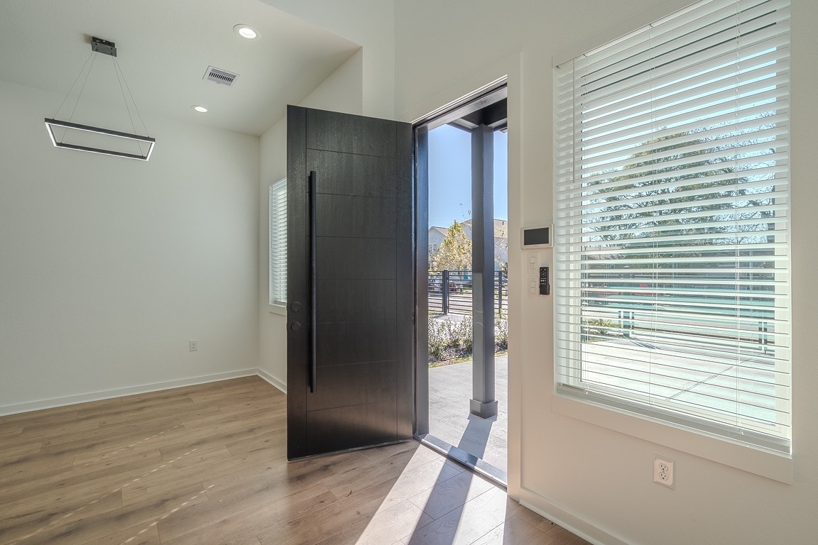 Building Photo - 5029 Van Fleet St