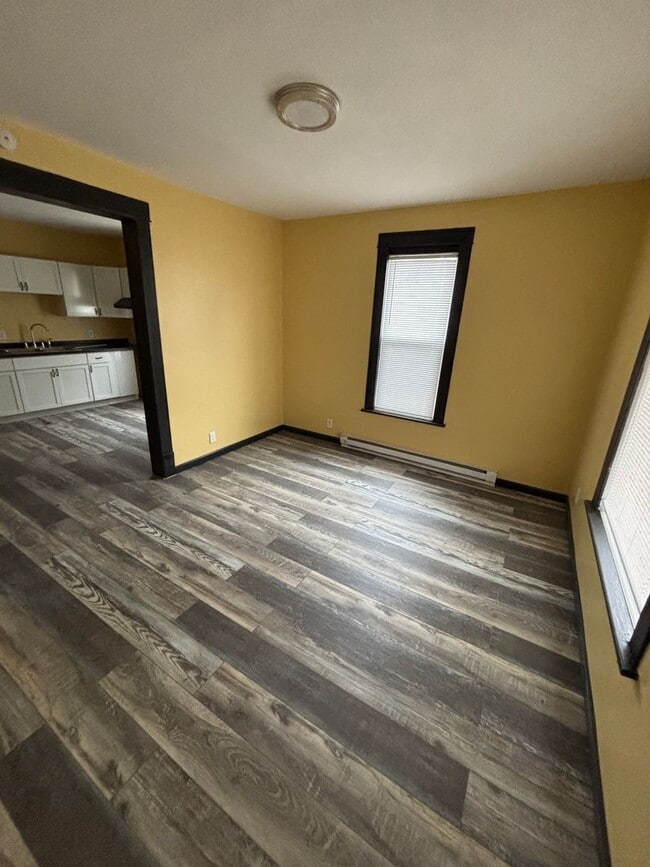 Building Photo - 313 Gross St