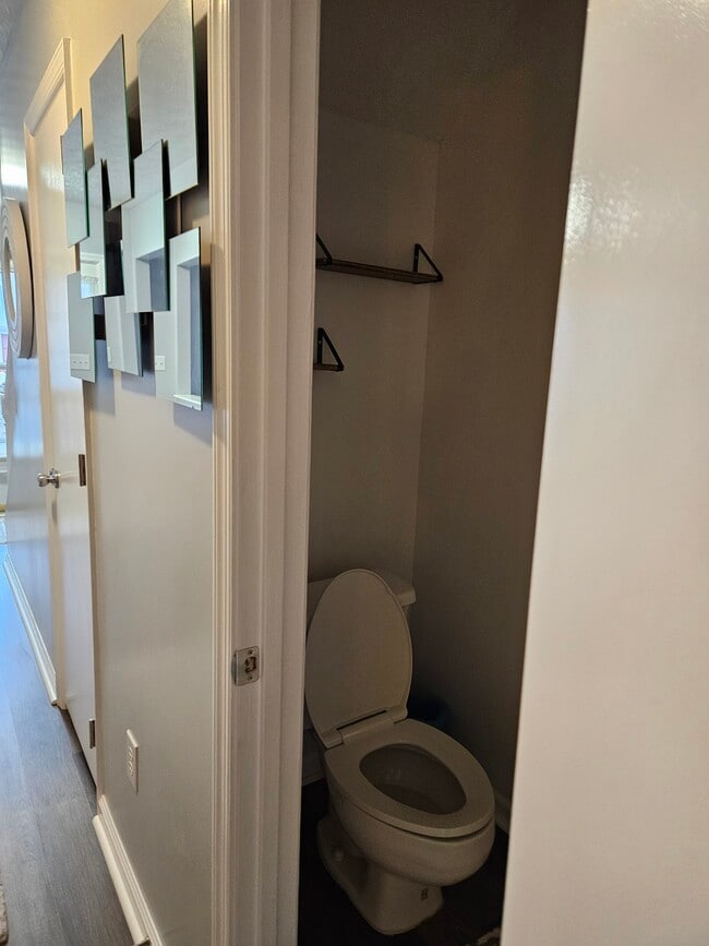 Building Photo - 309 Crestwood Ct