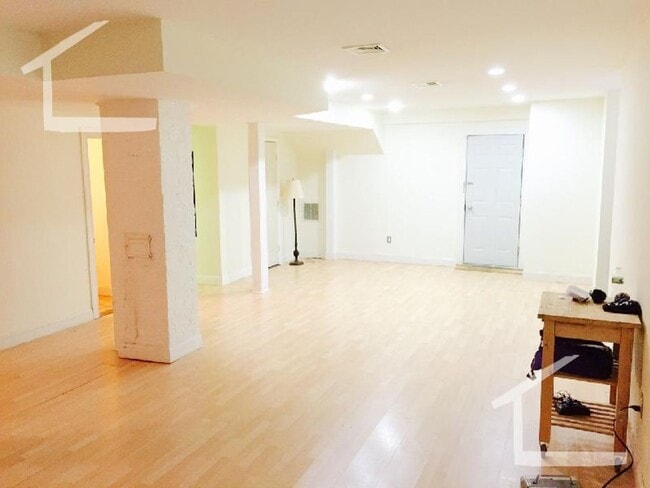 Building Photo - 735 Cambridge St