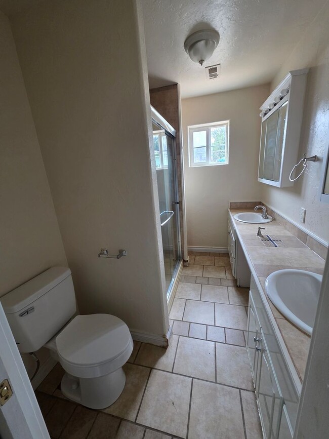 Building Photo - Large 3 bedroom 2 bath duplex. 1520 sq ft, vaulted ceilings