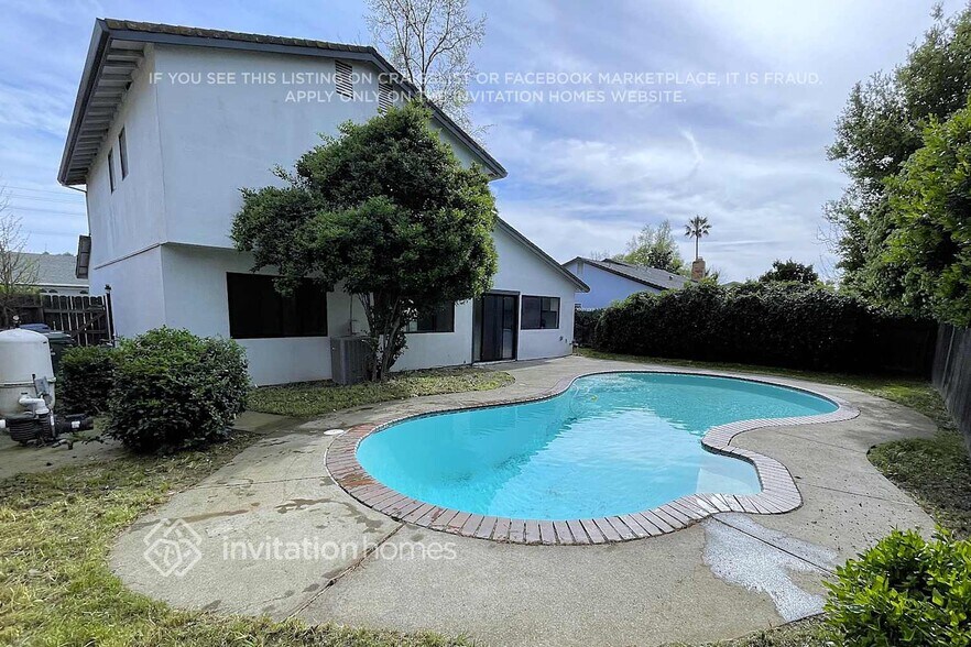 Building Photo - 2852 Londonderry Dr