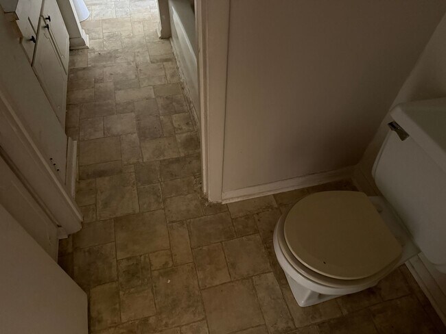 Building Photo - ? Updated 2-Bedroom Townhome in Coventry W...