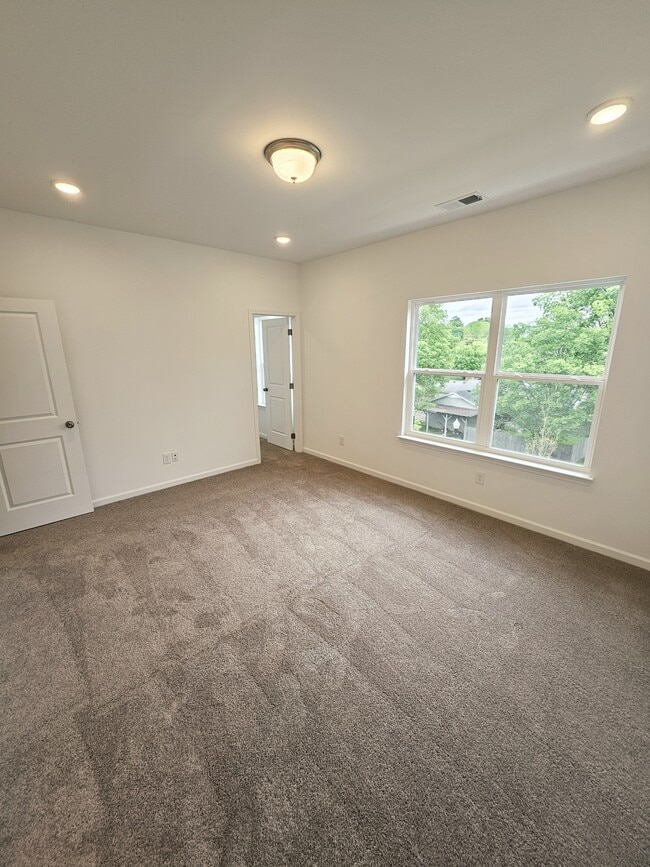 Building Photo - 128 Rosebush Ln