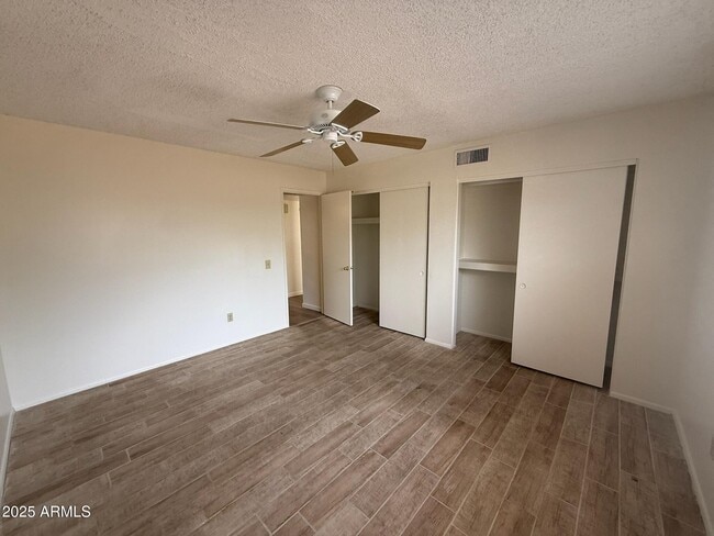 Building Photo - 3124 W Mohawk Ln