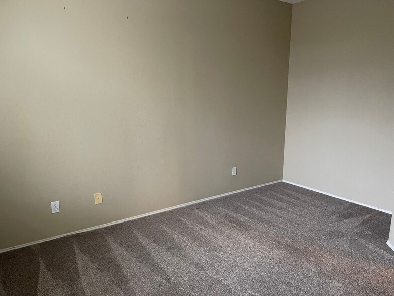 Building Photo - 22755 SE 12th Ln