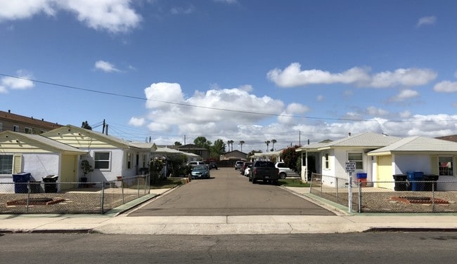 Primary Photo - Flower Street Cottages