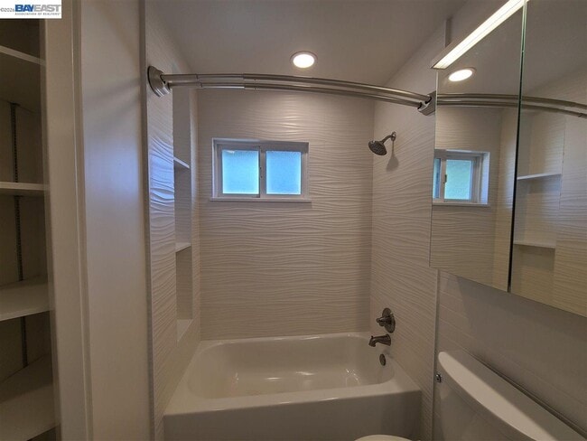 Building Photo - 749 Palomino Dr